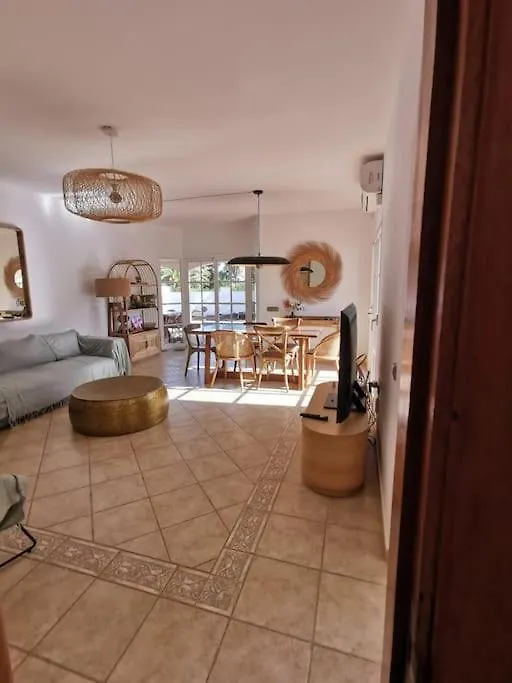 Oasis Golf Villa カレタ・デ・フステ